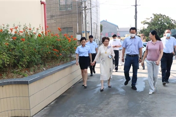 【亚星国际正网动态】荆州区政府领导国庆节到我司走访慰问
